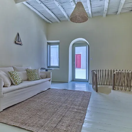 Flair Naousa (Paros)