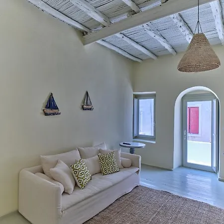 Flair Naousa (Paros)