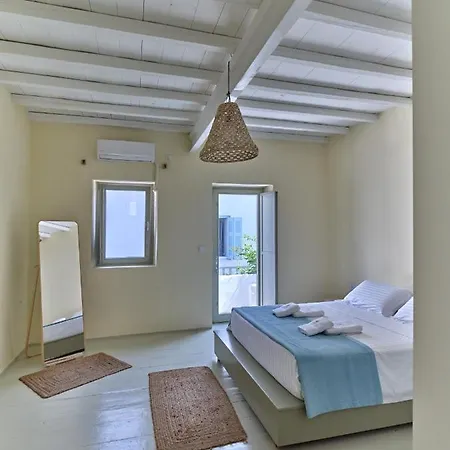 Flair Naousa (Paros)