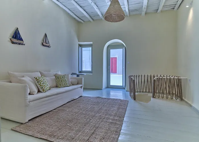 Flair Naousa (Paros)