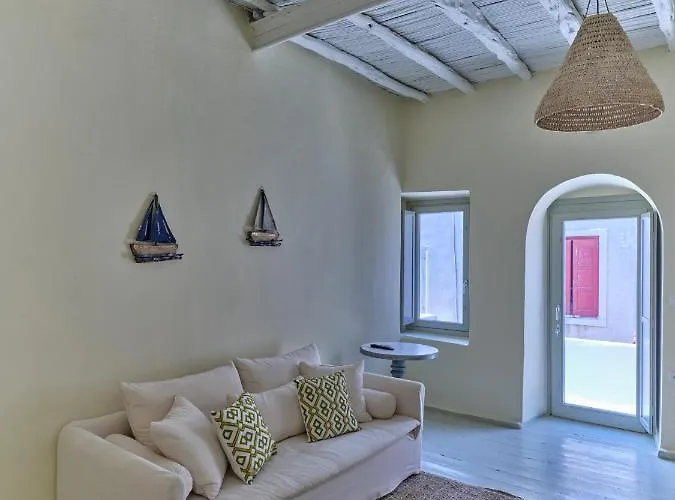 Flair Naousa (Paros)