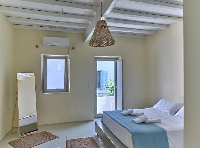 Flair Naousa (Paros)